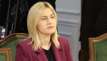 ‘Ushtari i mirë i partisë shpërblehet’/ Zhupa sulmon Jaupajn: Mbrojti ligjin 21/2024, tani u bë ministër