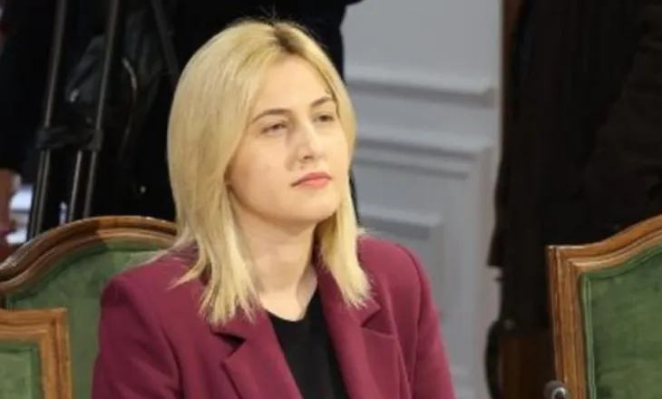 ‘Ushtari i mirë i partisë shpërblehet’/ Zhupa sulmon Jaupajn: Mbrojti ligjin 21/2024, tani u bë ministër