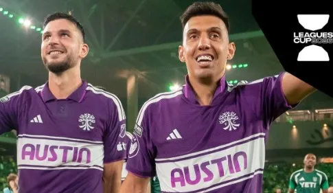 Uzuni kualifikon skuadrën në çerekfinalet e turneut prestigjioz, trajneri i Austin e vlerëson: Luan me zjarr dhe pasion!