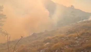 Vazhdon lufta me flakët në Lurë, ndërhyhet edhe nga ajri
