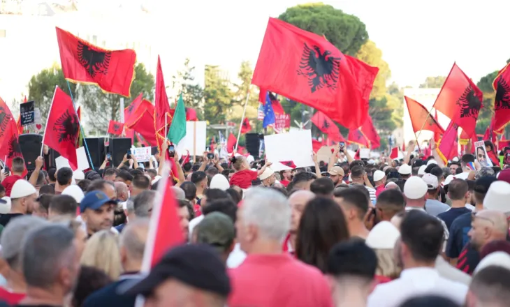 Vazhdon rezistenca qytetare/ Protesta kundër qeverisë sot në ditën e 93-të radhazi