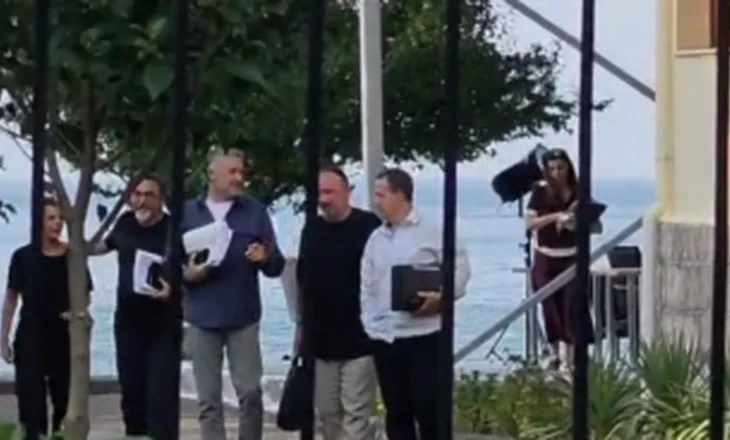 VD-Mbyllet pas 7 orësh takimi! Rama dhe socialistët largohen nga vila qeveritare në Pogradec