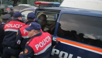 Vëllezërit përplasen për pronat në Vlorë, ndërhyrja e Policisë shmang vrasjen. Një i arrestuar