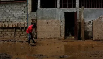 Venezuela përgatitet për dy valë të reja tropikale pas shirave të rrëmbyeshëm