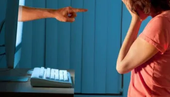 Vështirësia për të rregulluar mediat sociale