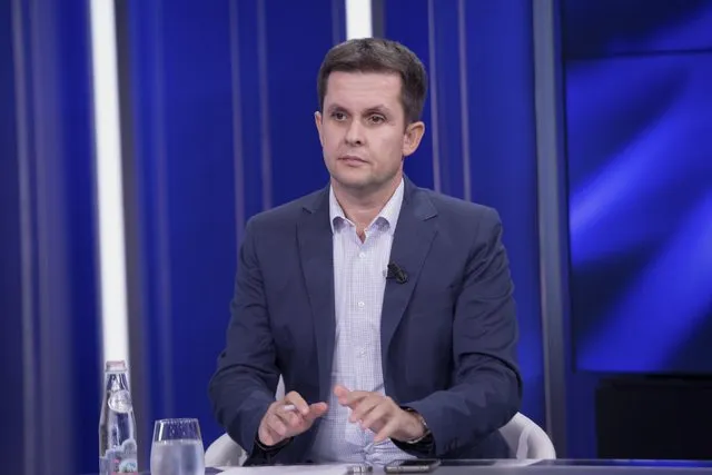 Vetë Zot dhe vetë Shkop/ Ilir Alimehmeti kërkon kufizim mandatesh për Edi Ramën