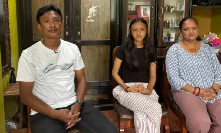 “Vetëm 10 sekonda na ndanë nga vdekja”, 16-vjeçarja rrëfen tmerrin e përmbytjeve në Nepal