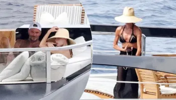 Victoria dhe David Beckham shijojnë pushimet luksoze në jahtin e tyre pranë Caprit