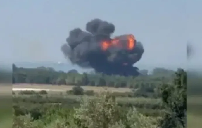 VIDEO/ Avioni luftarak “F-16” rrëzohet gjatë stërvitjes në Turqi dhe shpërthen në flakë, piloti shpëton pasi hidhet me katapultë! Shikoni pamjet