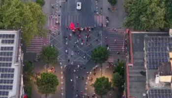 VIDEO/ Bie përsëri numri i pjesëmarrësve në protestën e 71-të kundër Qeverisë, pamjet me dron!