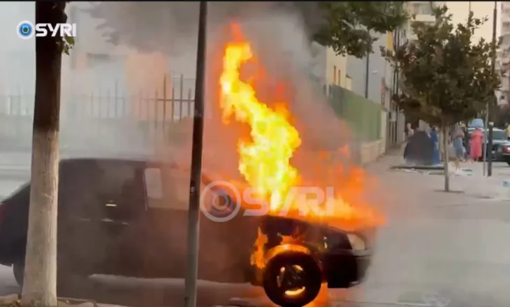 VIDEO/ Digjet një makinë me mes të Fierit