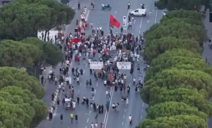 VIDEO / Dita e 65 e protestës, pamjet me dron tregojnë pjesëmarrjen