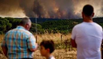 VIDEO/ “Do duhen ditë për ta vënë në kontroll”- Tjetër zjarr apokaliptik në Spanjë, qindra banorë ikin nën panik! 200 mijë ha të rrethuara nga flakët