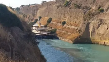 VIDEO/ E pazakontë nga kanali i Korinthit, jahti superluksoz me vlerë 50 mln euro përplaset me murin! Shikoni pamjet