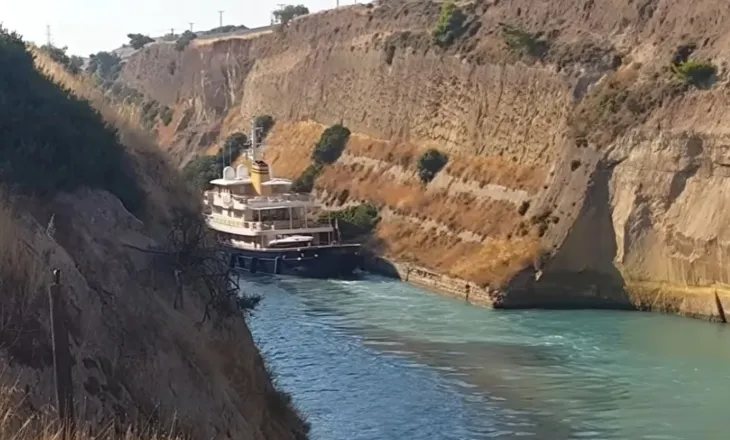 VIDEO/ E pazakontë nga kanali i Korinthit, jahti superluksoz me vlerë 50 mln euro përplaset me murin! Shikoni pamjet