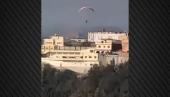 VIDEO/ Emigranti vdes tragjikisht ndërsa përpiqej të hynte në Ceuta me parashutë