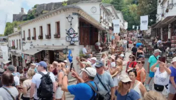 VIDEO / Gjirokastra në sytë e turistëve të huaj: Histori, arkitekturë dhe mikpritje
