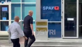 VIDEO/ Hetimet për dosjen Balluku, Igli Tare paraqitet në SPAK me avokatin e tij