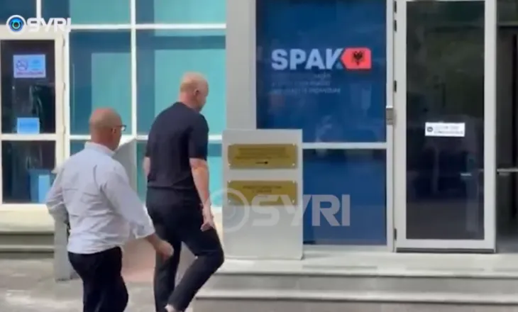 VIDEO/ Hetimet për dosjen Balluku, Igli Tare paraqitet në SPAK me avokatin e tij