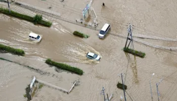VIDEO/Katastrofë natyrore në Japoni, të paktën 6 të vdekur nga stuhitë dhe përmbytjet, evakuohen mbi 230 mijë persona!