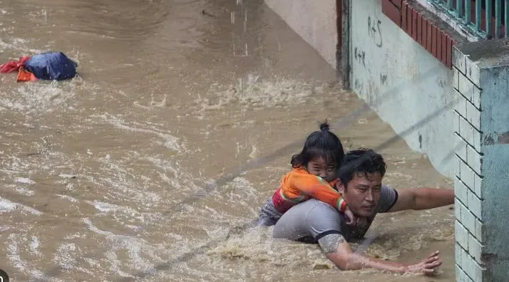 VIDEO/ Katastrofë në Nepal, të paktën 17 të vdekur dhe shumë të zhdukur nga përmbytjet masive e rrëshqitjet!