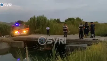 VIDEO/ Makina përfundoi në ujë, si humbën jetën dy motrat në Lushnje