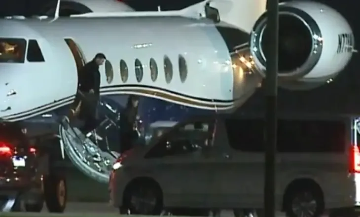 VIDEO/ Messi zbret i pikëlluar në Rosario për t’i dhënë lamtumirën e fundit babait! Momenti kur del kokëulur nga avioni bashkë me familjen