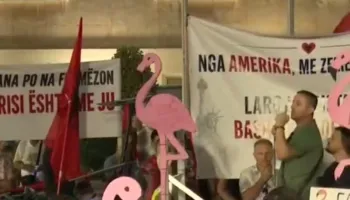 VIDEO-‘Mjaft është mjaft!’/ Qytetari nga diaspora: Na detyruan të ikim nga familjet dhe Shqipëria