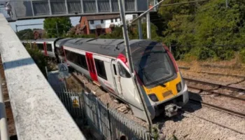 VIDEO/ Një tjetër tren del nga shinat në Angli, aksidenti i dytë hekurudhor brenda 24 orëve, alarmohen autoritetet!