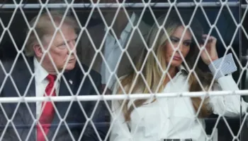 VIDEO/ “Nuk mund ta duroj më”- Lexuesi i buzëve zbulon se çfarë i tha Melania presidentit Trump gjatë eventit sportiv: Ndodhi dy herë…!