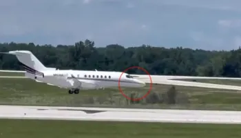 VIDEO/ Pamje drithëruese nga Ohajo, piloti ul në pistë avionin pa rrotën e përparme! Shikoni momentin dramatik