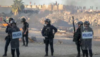 VIDEO/ Protesta në Ceuta. I vihet flaka kampit të emigrantëve, kërkohet kthimi i tyre në Marok