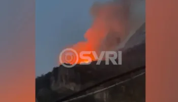 VIDEO/ Qytetari jep alarmin: Zjarri po kërcënon 100 shtëpi në lagjen ‘Abaze’ të Krujës