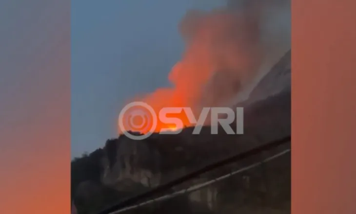 VIDEO/ Qytetari jep alarmin: Zjarri po kërcënon 100 shtëpi në lagjen ‘Abaze’ të Krujës