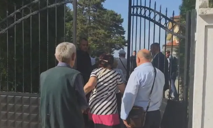 VIDEO / Rama pret banorët te vila, dalin të kënaqur nga takimi, u premtohet zgjidhje