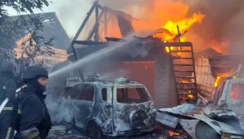 VIDEO/ Rusia bombardon me dronë Ukrainën, vriten nëna dhe djali 9 vjeç, plagosen 4 anëtarët e tjerë të familjes! Reagon Zelensky