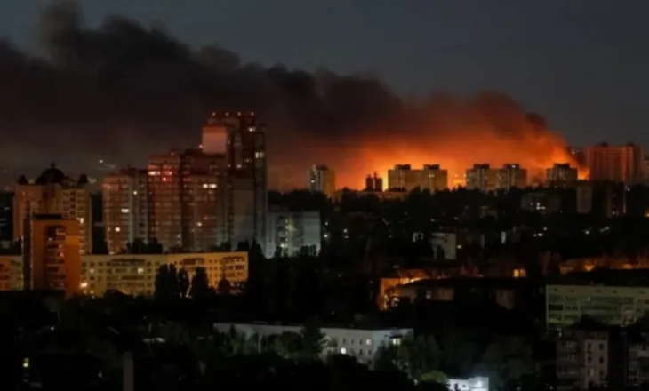 VIDEO/ Rusia sulmon Ukrainën me dronë, shpërthime në një depo me eksplozivë pranë Kievit!