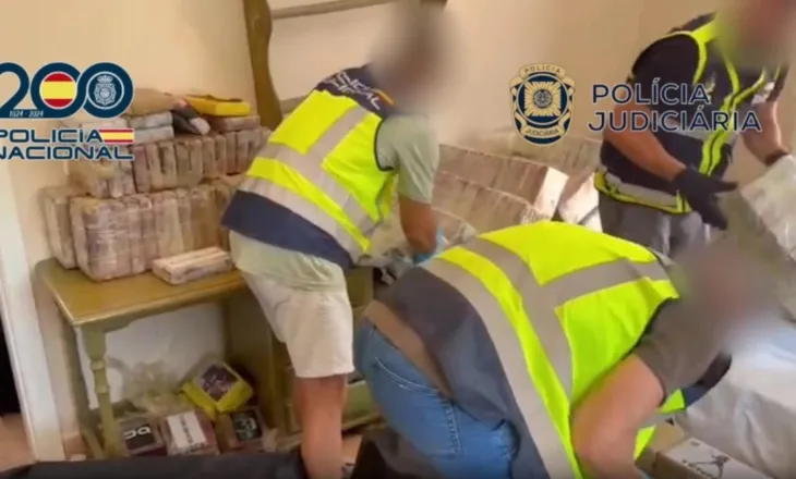 VIDEO/ Sekuestrim rekord në Spanjë dhe Portugali, kapen mbi 3,3 tonë kokainë, 3 të arrestuar! U gjenden armë dhe pajisje gjurmuese