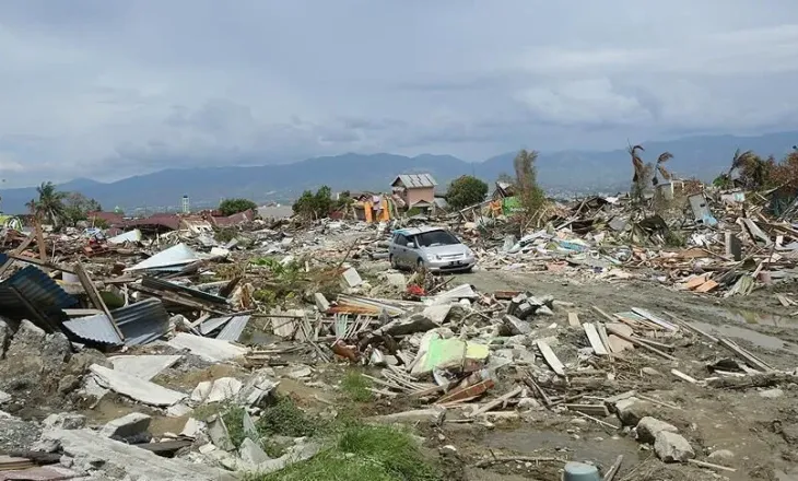 VIDEO/ Tërmeti tronditi ishullin Padar, momente paniku dhe frike! Turistët përjetojnë tmerrin LIVE