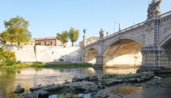 VIDEO/ Thatësira e zgjatur në Romë zbulon urën e Neronit mbi Tiber! Shikoni pamjet