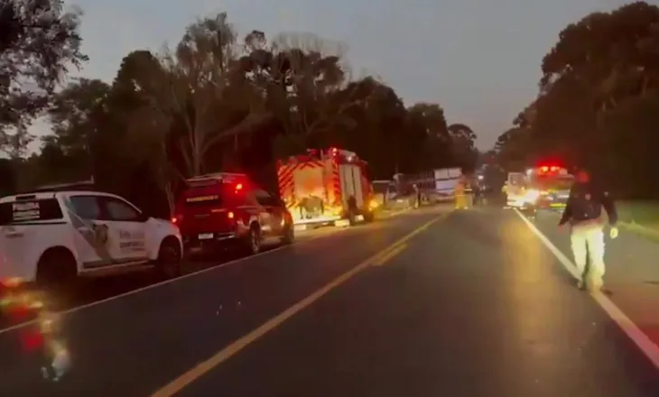 VIDEO/ Tragjedi rrugore në Brazil, autobusi që transportonte pacientë me aftësi të kufizuara përplaset me kamionin, të paktën 23 të vdekur!