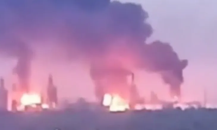 VIDEO/ Ukraina godet dy rafineri nafte në Rusi, shpërthejnë zjarre në Ilsky dhe Syzran