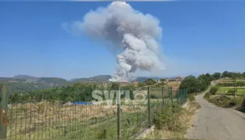 VIDEO/ Zjarr i madh në Kodër Rrëshen, flakët afrohen pranë zonave të banuara