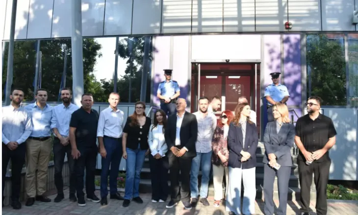 VIDEOLAJM / Deputetët e PDK-së bllokojnë hyrjen e Qeverisë së Kosovës