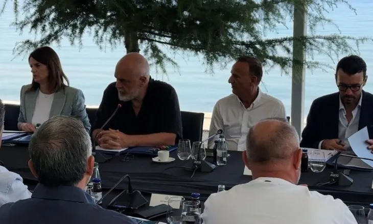 Vijojnë takimet, pas drejtuesve politikë, Rama mbledh ministrat në Pogradec