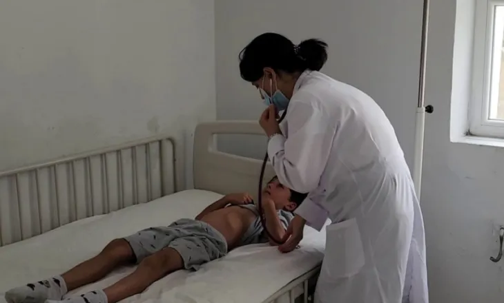 Viroza, verë dhe pushime, shtohet fluksi i pacientëve në qendrat shëndetësore, fëmijët më të prekurit!