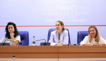 Viti i ri shkollor/ Kumbaro mbledh drejtuesit e arsimit parauniversitar, risi shtrirja e programit “Pas Shkolle” në mbi 400 institucione arsimore