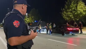 Vlora “blindohet” nga Policia, kontrolle në hyrje të qytetit për armë dhe persona në kërkim
