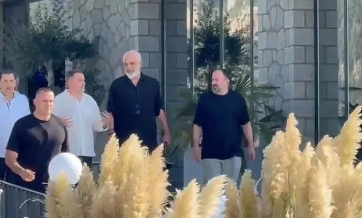 Vlorë/ Përfundon takimi i Ramës me kryetarët e bashkive në Kuç