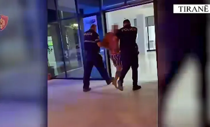 Vodhi “Audin Q5” dhe përplasi një polic gjatë arratisjes, pamjet nga arrestimi i turistit